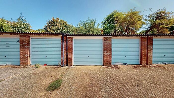 Garage / Parking To Rent In Mariner Gardens, TW10