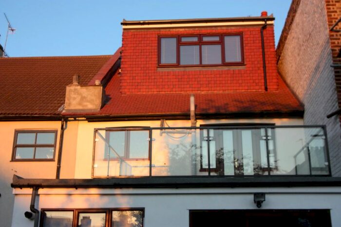 2 Bedroom Flat To Rent In Woodfield Road, Leigh-On-Sea, Essex SS9