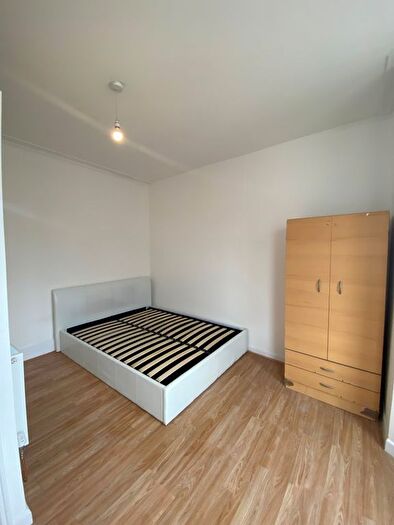 2 Bedroom Flat To Rent In Ladysmith Avenue, Seven Kings, IG2