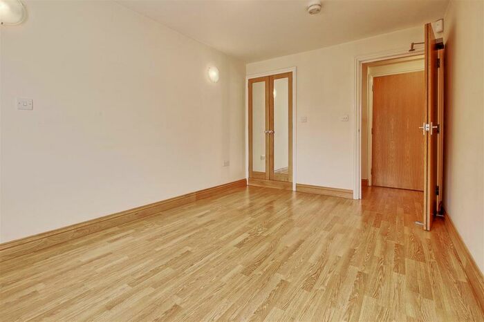 1 Bedroom Flat To Rent In Hawthorn Way, Cambridge, CB4