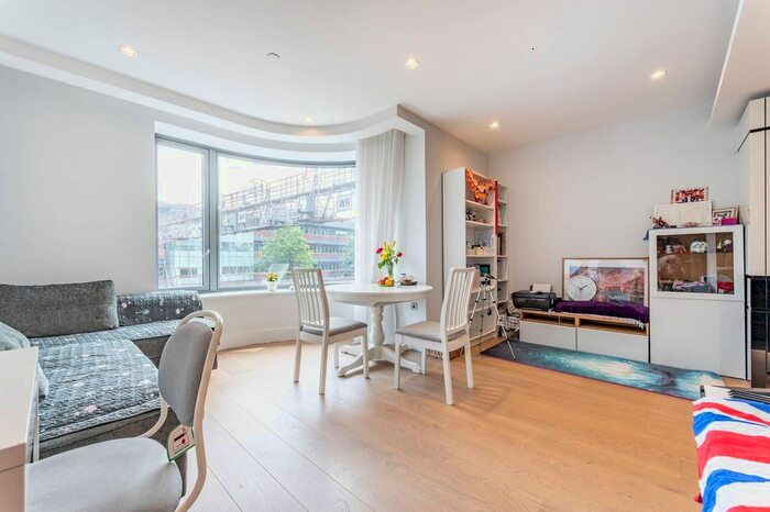 1 Bedroom Flat To Rent In The Corniche, Albert Embankment, London, SE1