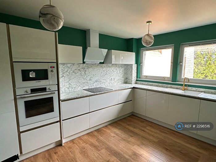 2 Bedroom Flat To Rent In Ballinard Gardens, Broughty Ferry, Dundee, DD5