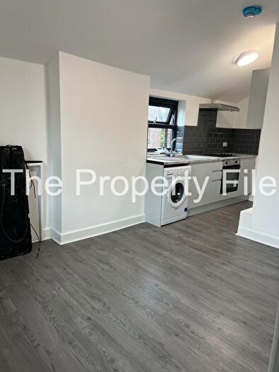 1 Bedroom Flat To Rent In Manor Avenue, Manchester, M41