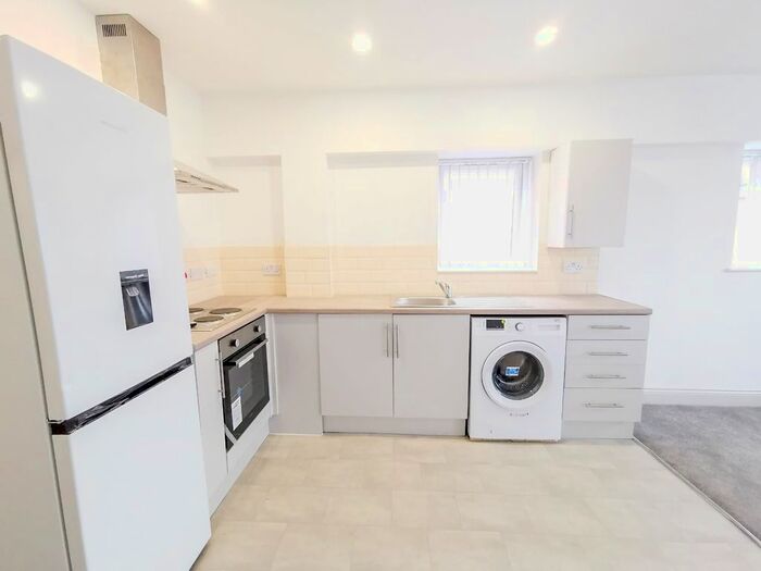 Studio To Rent In Britannia Road, London, N12