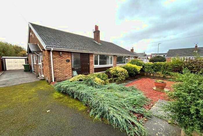 3 Bedroom Bungalow To Rent In Thornleigh Drive, Wakefield, WF2