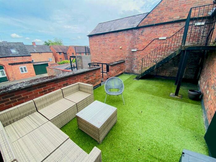 2 Bedroom Apartment To Rent In King Street, Ashbourne, DE6