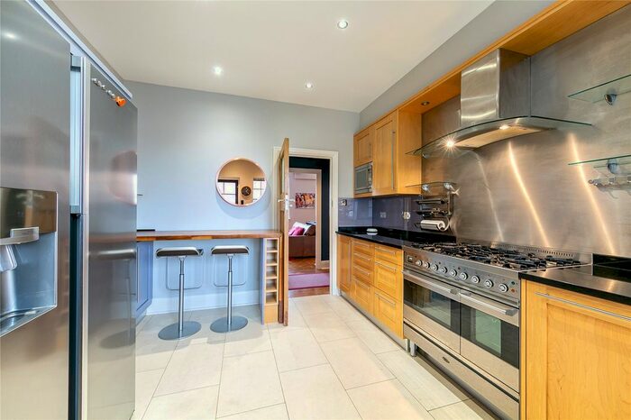 2 Bedroom Flat To Rent In Hill Street, Richmond, TW9