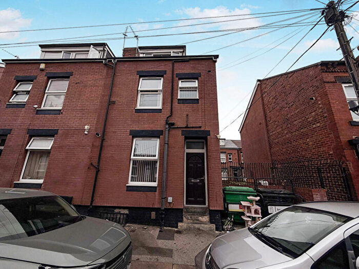 2 Bedroom Terraced House For Sale In Recreation Street, Leeds, LS11