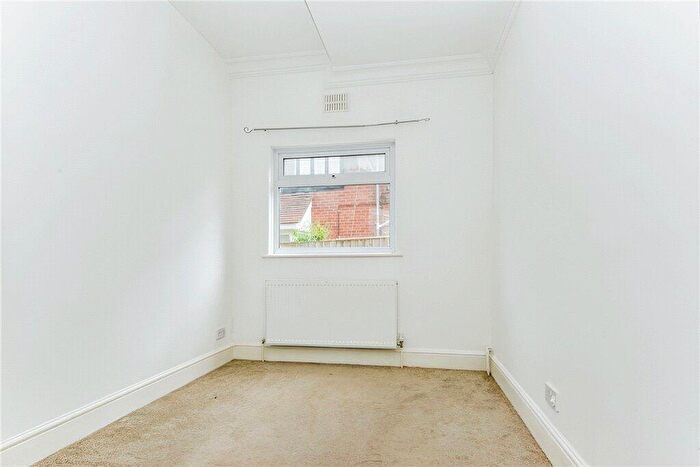 2 Bedroom Apartment For Sale In The Avenue, Totland Bay, Isle Of Wight, PO39