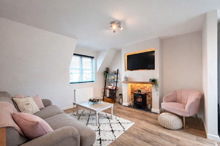 2 Bedroom Coach House For Sale In Ulysses Road, Swindon, SN25