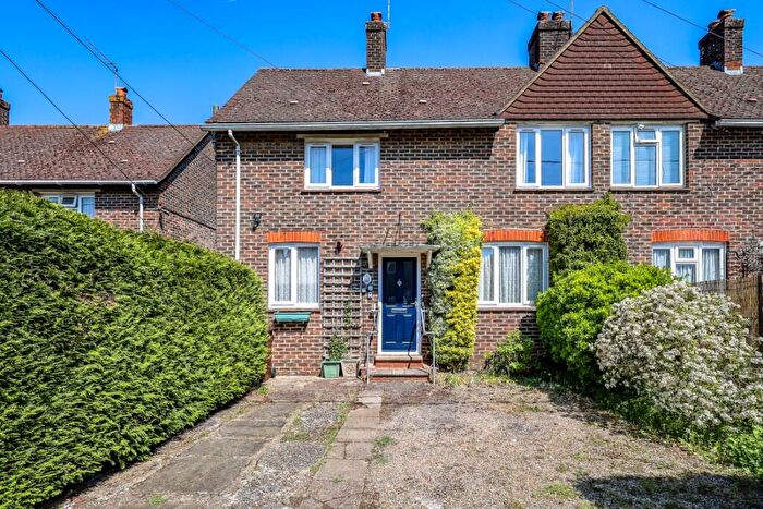 3 Bedroom Semi-Detached House For Sale In The Oval, Liss, Hampshire, GU33