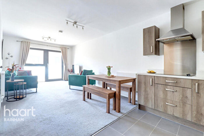 2 Bedroom Apartment For Sale In Blueberry Court, Rainham, RM13