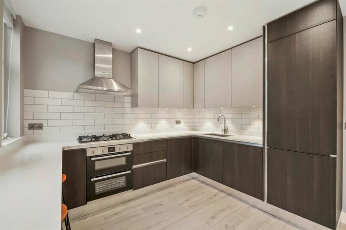 3 Bedroom Flat To Rent In Prout Grove, London, NW10