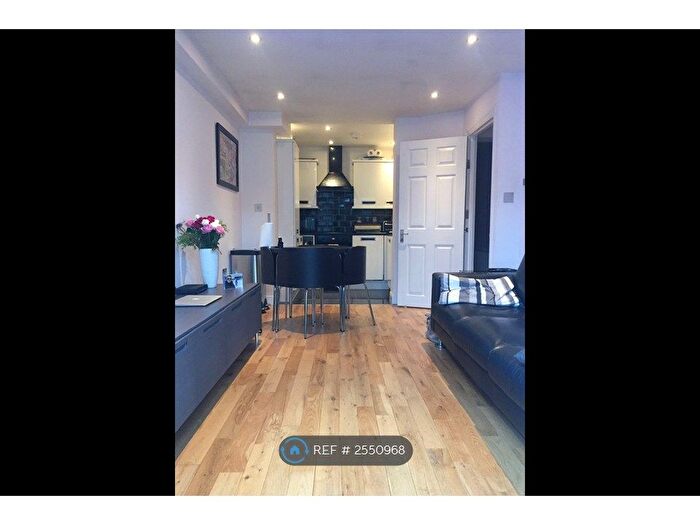 2 Bedroom Flat To Rent In Wolverton, Milton Keynes, MK12