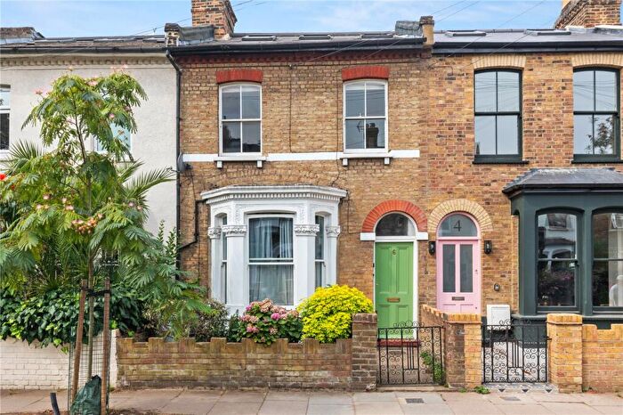 2 Bedroom Apartment For Sale In Avenell Road, London, N5