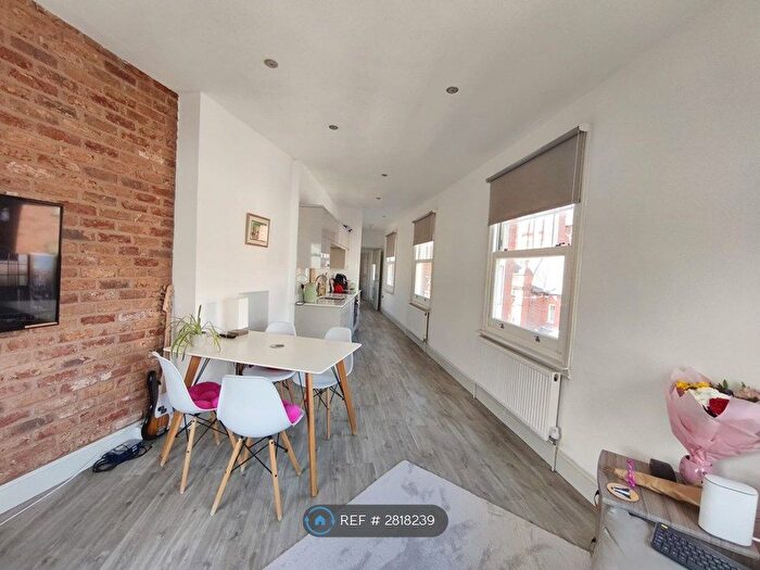 1 Bedroom Flat To Rent In Market Street, Stourbridge, DY8