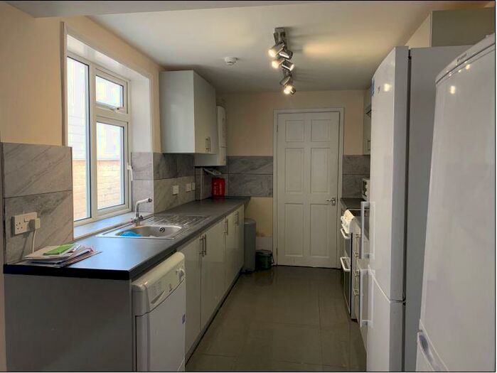 5 Bedroom Terraced House To Rent In Pitcroft Avenue, Reading, RG6