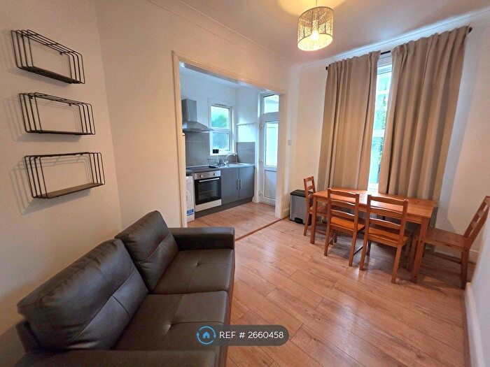 3 Bedroom Flat To Rent In Doverfield Road, London, SW2