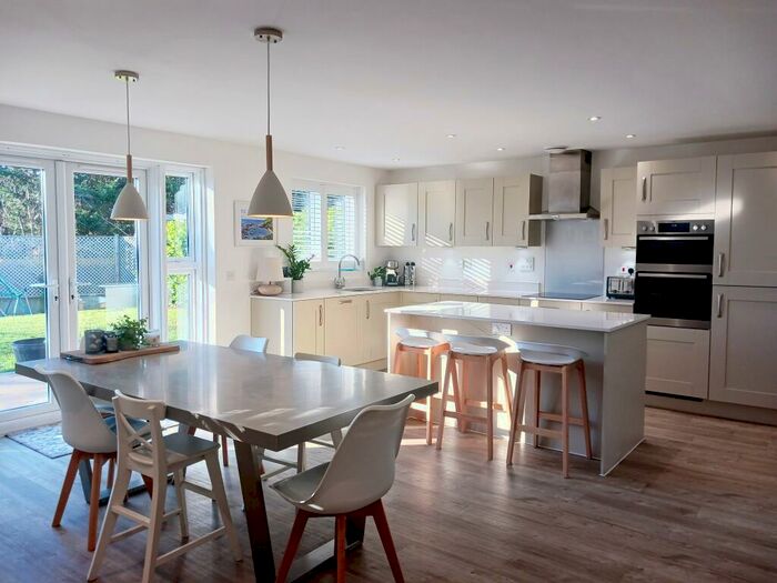 4 Bedroom House To Rent In Woodlands Avenue, Rowlands Castle, PO9