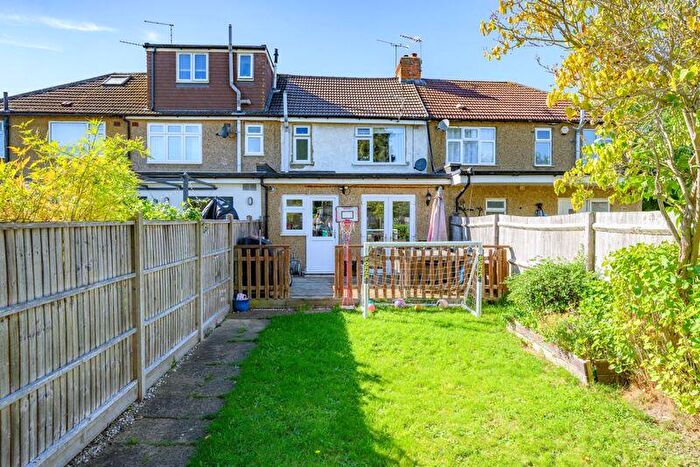 3 Bedroom Terraced House For Sale In Broad Acres, Hatfield, AL10