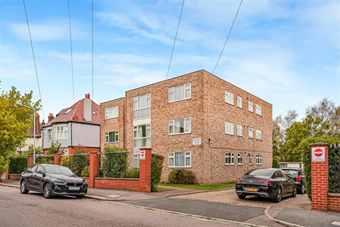 2 Bedroom Flat For Sale In Bittern Court, North Chingford, E4