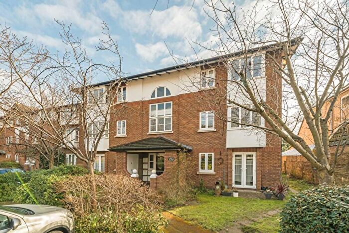 1 Bedroom Flat For Sale In Kingsworthy Close, Kingston Upon Thames, KT1