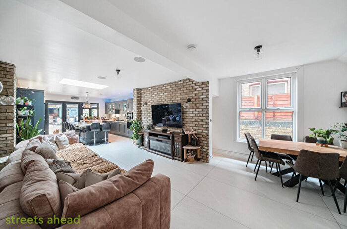 5 Bedroom Semi Detached House For Sale In Waddon Park Avenue, Croydon, CR0