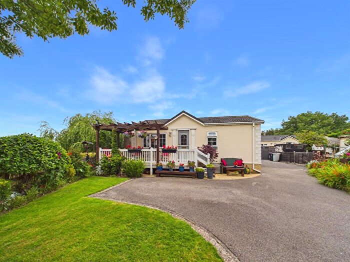 2 Bedroom Park Home For Sale In The Willows, Maltby Le Marsh, LN13