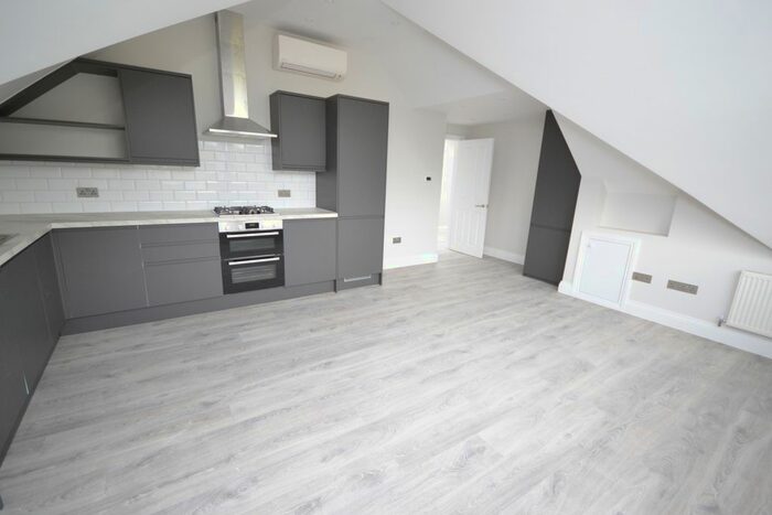 1 Bedroom Flat To Rent In Foxgrove Avenue, Beckenham, BR3