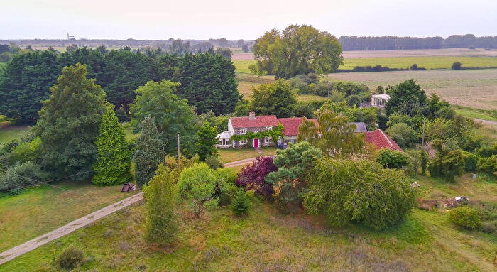 3 Bedroom Detached House For Sale In Stanley Farm, Wilde Street, Beck Row, Bury St. Edmunds, Suffolk, IP28