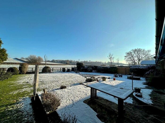 3 Bedroom Detached Bungalow To Rent In The Hilders, Ashtead, KT21