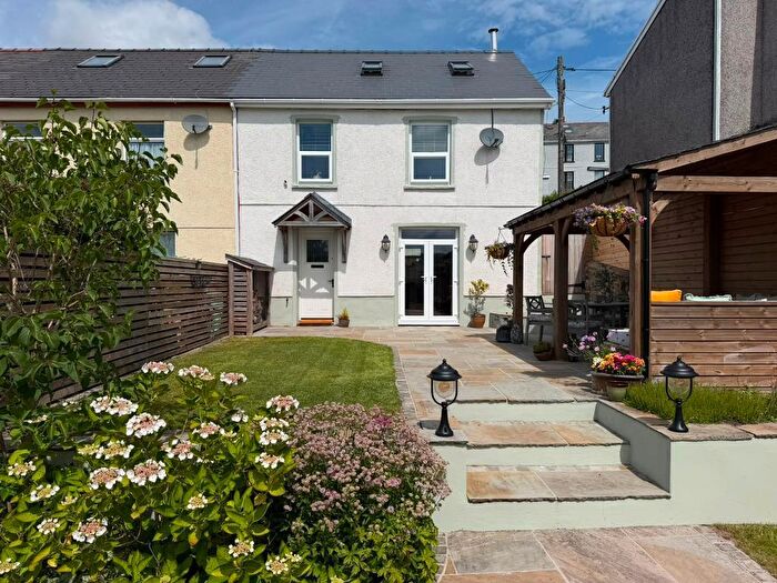 3 Bedroom End Of Terrace House For Sale In Waun Goch District, Beaufort, Ebbw Vale, Blaenau Gwent, NP23