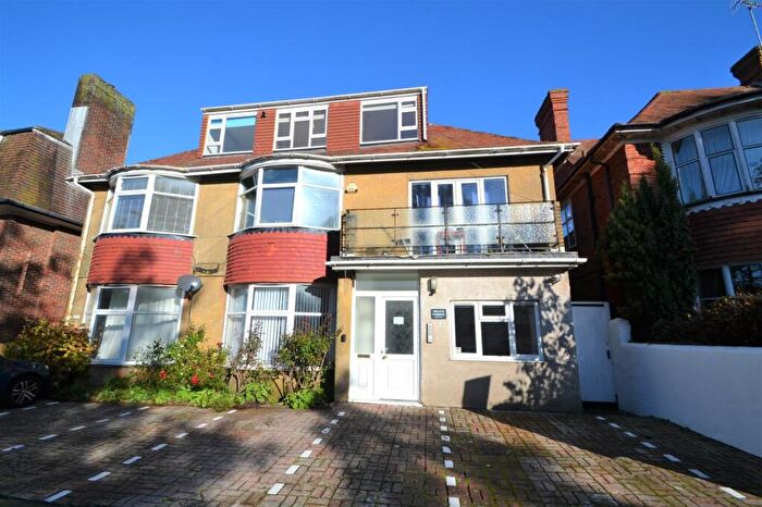2 Bedroom Flat To Rent In Nizells Avenue, Hove, East Sussex, BN3
