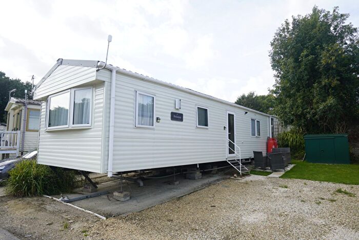 2 Bedroom Mobile/park Home For Sale In Ivyhouse Lane, Hastings, TN35