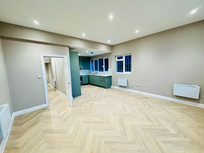 2 Bedroom Flat To Rent In Denmark Hill, London, SE5