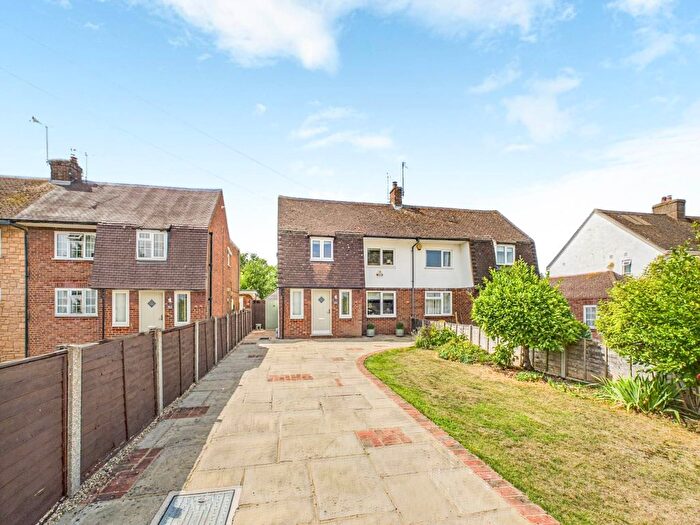 3 Bedroom Semi-Detached House For Sale In Buckland Road, Buckland, HP22