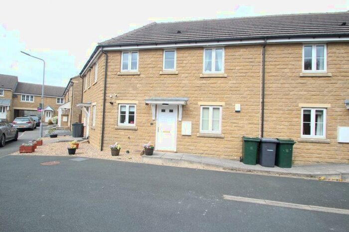 2 Bedroom Flat To Rent In Goodfellow Close, Cottingley, West Yorkshire, BD16