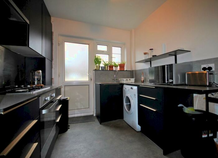 1 Bedroom Flat To Rent In Amblecote Road London, SE12