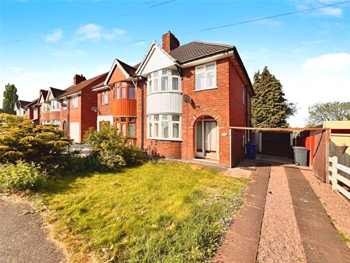 3 Bedroom Semi-Detached House For Sale In Mead Walk, Burton-on-Trent, Staffordshire, DE15