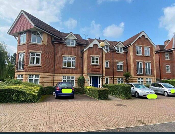 2 Bedroom Flat For Sale In Grandfield Avenue, Watford, WD17