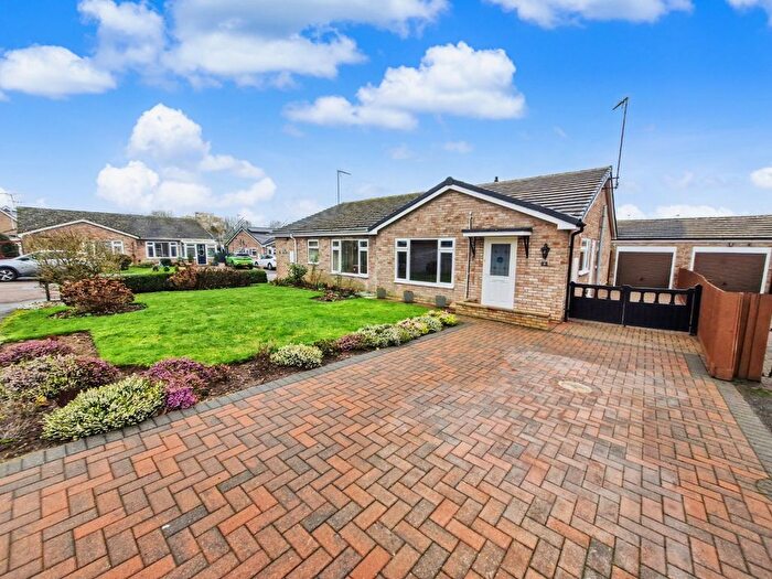 2 Bedroom Semi-detached Bungalow For Sale In Fay Close, Woodford Halse, NN11