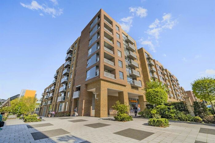 2 Bedroom Apartment To Rent In Lang Court, Smithfield Square, Hornsey, N8