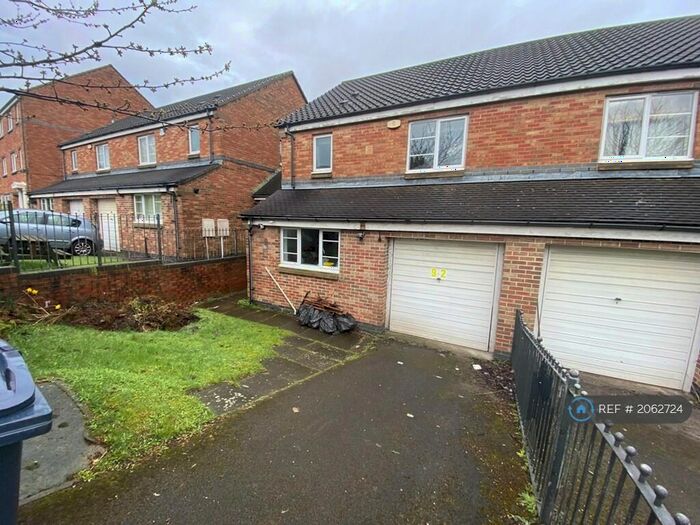 3 Bedroom Semi-Detached House To Rent In Village Heights, Gateshead, NE8