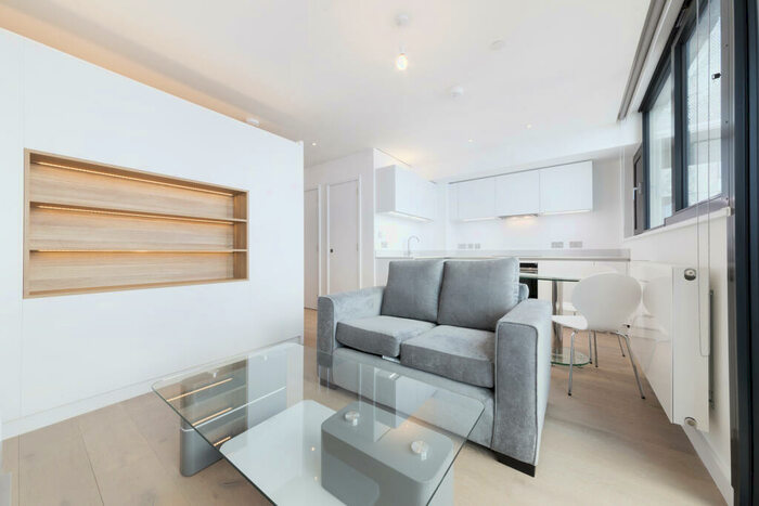 Apartment To Rent In Highgate Hill, London, N19