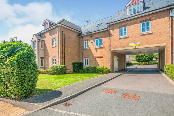2 Bedroom Flat To Rent In Highway Avenue, Maidenhead, SL6