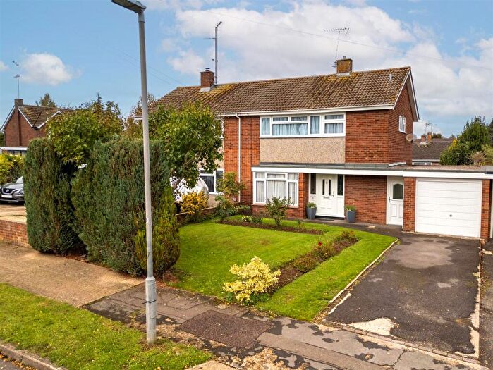 3 Bedroom House For Sale In Malvern Road, Aylesbury, HP20