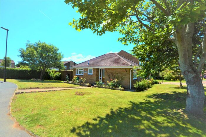 2 Bedroom Bungalow To Rent In Woods Drive, Apse Heath, PO36