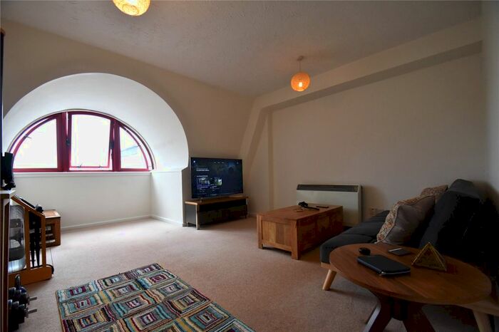 1 Bedroom Flat To Rent In Penn House, Station Road, Gerrards Cross, SL9