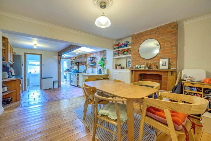 2 Bedroom Terraced House For Sale In Hemdean Road, Caversham, RG4