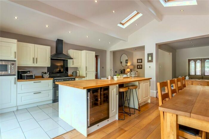 5 Bedroom Detached House To Rent In South Croydon, CR2